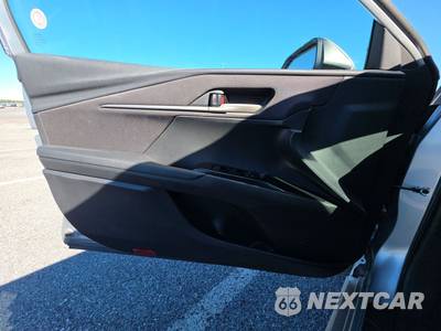 2025 Toyota Camry LE - zdjęcie 9 z 18 - miniatura