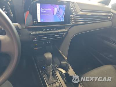 2025 Toyota Camry LE - zdjęcie 11 z 34 - miniatura