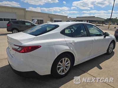 2025 Toyota Camry LE - zdjęcie 4 z 25 - miniatura