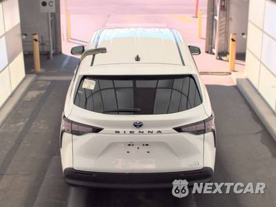 2024 Toyota Sienna LE 8-Passenger 120.5" WB - zdjęcie 5 z 21 - miniatura