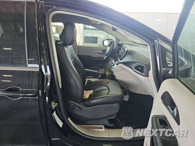2024 Chrysler Pacifica Touring L 121.6" WB - zdjęcie 8 z 31 - miniatura