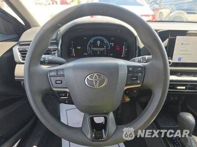 2025 Toyota Camry LE - zdjęcie 10 z 19 - miniatura