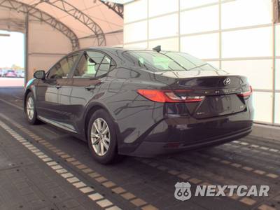 2025 Toyota Camry LE - zdjęcie 6 z 19 - miniatura