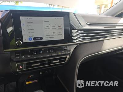 2025 Toyota Camry LE - zdjęcie 11 z 25 - miniatura