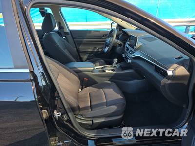 2025 Nissan Altima SV - zdjęcie 8 z 22 - miniatura
