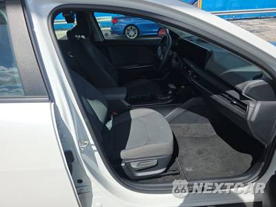2026 Toyota Prius LE - zdjęcie 8 z 23 - miniatura