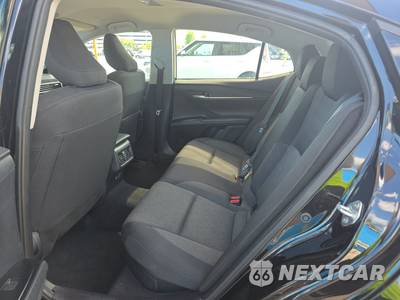 2025 Toyota Camry LE - zdjęcie 13 z 32 - miniatura
