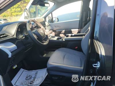 2025 Toyota Sienna LE 8-Passenger 120.5" WB - zdjęcie 7 z 37 - miniatura