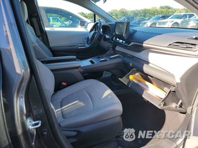 2025 Toyota Sienna LE 8-Passenger 120.5" WB - zdjęcie 8 z 37 - miniatura