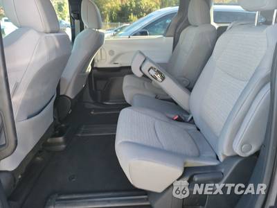 2025 Toyota Sienna LE 8-Passenger 120.5" WB - zdjęcie 13 z 37 - miniatura