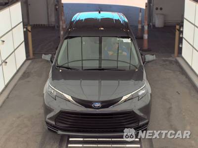 2025 Toyota Sienna LE 8-Passenger 120.5" WB - zdjęcie 2 z 37 - miniatura