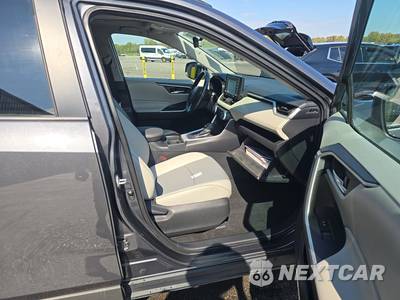 2021 Toyota RAV4 XLE Premium - zdjęcie 8 z 37 - miniatura
