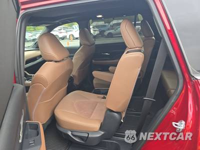 2025 Toyota Grand Highlander Hybrid MAX Platinum - zdjęcie 13 z 20 - miniatura
