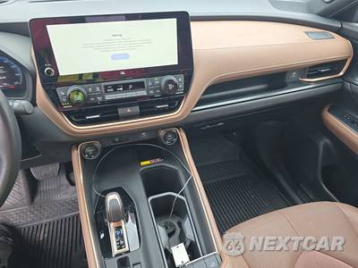 2025 Toyota Grand Highlander Hybrid MAX Platinum - zdjęcie 11 z 20 - miniatura