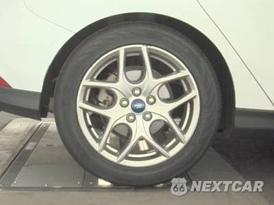 2015 Ford Focus SE Hatchback - zdjęcie 11 z 42 - miniatura
