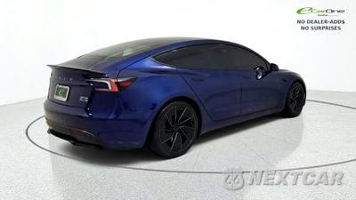 2025 Tesla Model 3 Performance - zdjęcie 8 z 50 - miniatura
