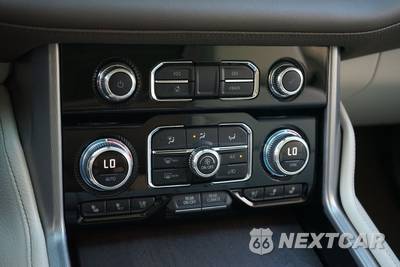 2021 GMC Yukon Denali 5SA - zdjęcie 12 z 32 - miniatura