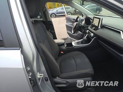 2025 Toyota RAV4 Hybrid LE - zdjęcie 8 z 28 - miniatura