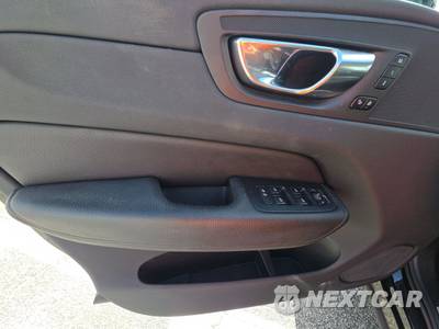 2022 Volvo XC60 B5 Momentum - zdjęcie 9 z 20 - miniatura