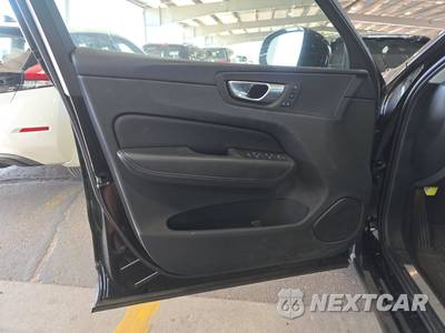 2024 Volvo XC60 B5 Core Dark Theme - zdjęcie 9 z 24 - miniatura