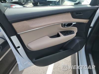 2026 Volvo XC90 B6 Plus 7-Passenger - zdjęcie 9 z 23 - miniatura