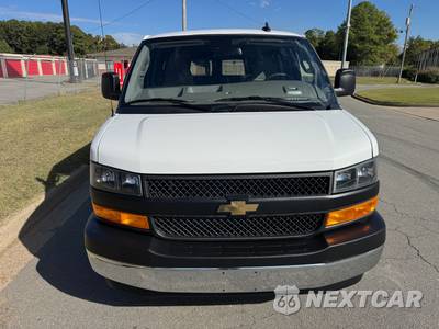2025 Chevrolet Express 3500 Passenger Van LT 1LT 155.1" WB - zdjęcie 2 z 28 - miniatura