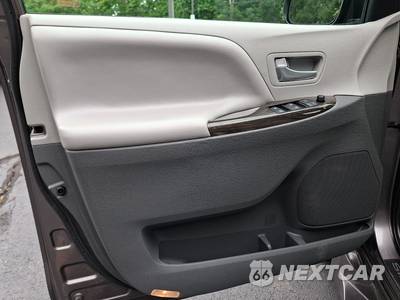 2020 Toyota Sienna XLE 8-Passenger 119.3" WB - zdjęcie 9 z 15 - miniatura