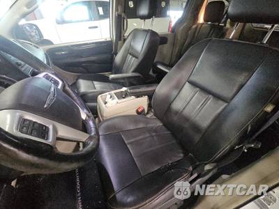 2015 Chrysler Town & Country Touring L 121.2" WB - zdjęcie 7 z 42 - miniatura