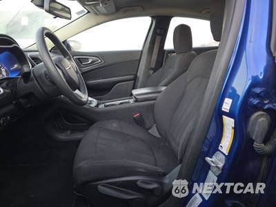 2015 Chrysler 200 Limited - zdjęcie 7 z 18 - miniatura