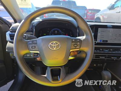 2025 Toyota Camry LE - zdjęcie 10 z 18 - miniatura