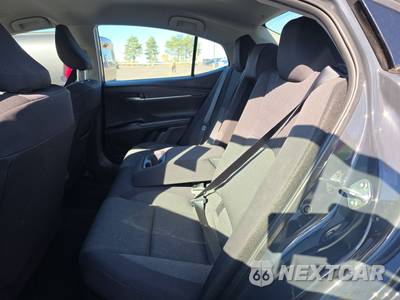2025 Toyota Camry LE - zdjęcie 13 z 18 - miniatura