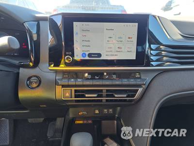 2025 Toyota Camry LE - zdjęcie 11 z 18 - miniatura
