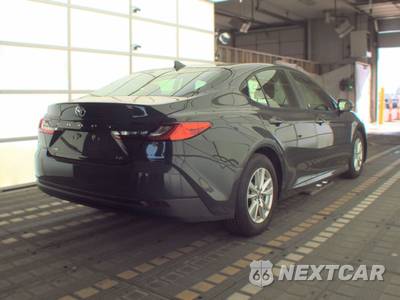 2025 Toyota Camry LE - zdjęcie 4 z 18 - miniatura