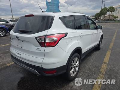 2017 Ford Escape SE - zdjęcie 4 z 18 - miniatura