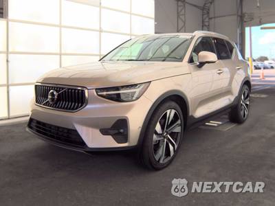 2024 Volvo XC40 B5 Plus Bright Theme
