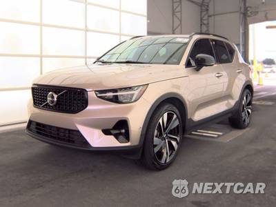 2024 Volvo XC40 B5 Plus Dark Theme