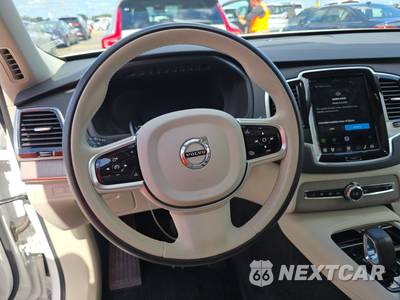 2025 Volvo XC90 Plug-In Hybrid Plus 7-Passenger - zdjęcie 10 z 28 - miniatura
