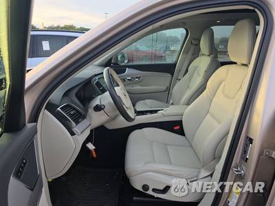 2025 Volvo XC90 Core 7-Passenger - zdjęcie 7 z 30 - miniatura