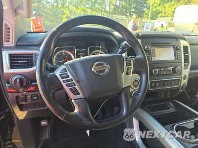 2018 Nissan TITAN SV Crew Cab Short Bed - zdjęcie 10 z 24 - miniatura