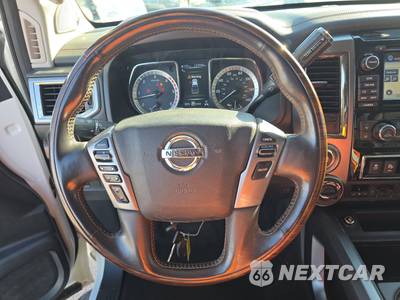2017 Nissan TITAN XD Platinum Reserve Crew Cab Medium Bed - zdjęcie 10 z 29 - miniatura