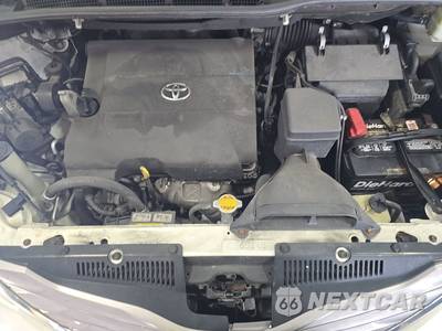 2015 Toyota Sienna XLE 8-Passenger 119.3" WB - zdjęcie 16 z 40 - miniatura