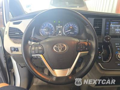 2015 Toyota Sienna XLE 8-Passenger 119.3" WB - zdjęcie 10 z 40 - miniatura