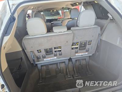 2015 Toyota Sienna XLE 8-Passenger 119.3" WB - zdjęcie 17 z 40 - miniatura