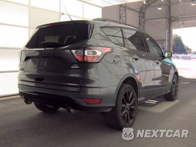 2017 Ford Escape SE - zdjęcie 5 z 58 - miniatura