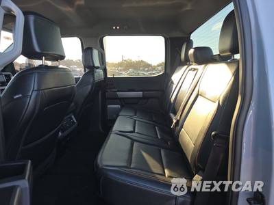 2025 Ford Super Duty F-250 Lariat Crew Cab Medium Bed - zdjęcie 13 z 21 - miniatura