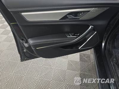 2024 Jaguar XF R-Dynamic SE - zdjęcie 9 z 18 - miniatura