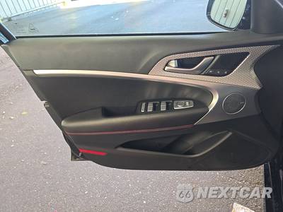 2023 Genesis G70 2.0T Standard - zdjęcie 9 z 29 - miniatura