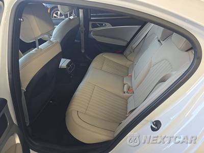 2023 Genesis G70 2.0T Standard - zdjęcie 13 z 31 - miniatura