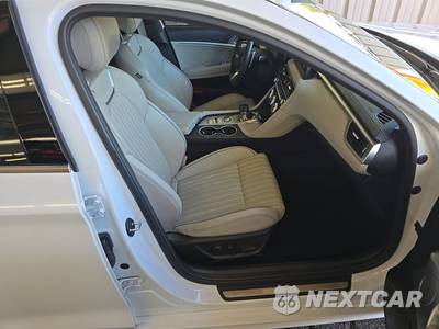 2023 Genesis G70 2.0T Standard - zdjęcie 8 z 31 - miniatura