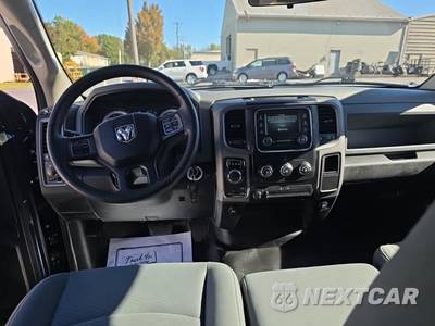 2020 Ram 1500 Classic Tradesman Extended Cab Medium Bed - zdjęcie 14 z 21 - miniatura